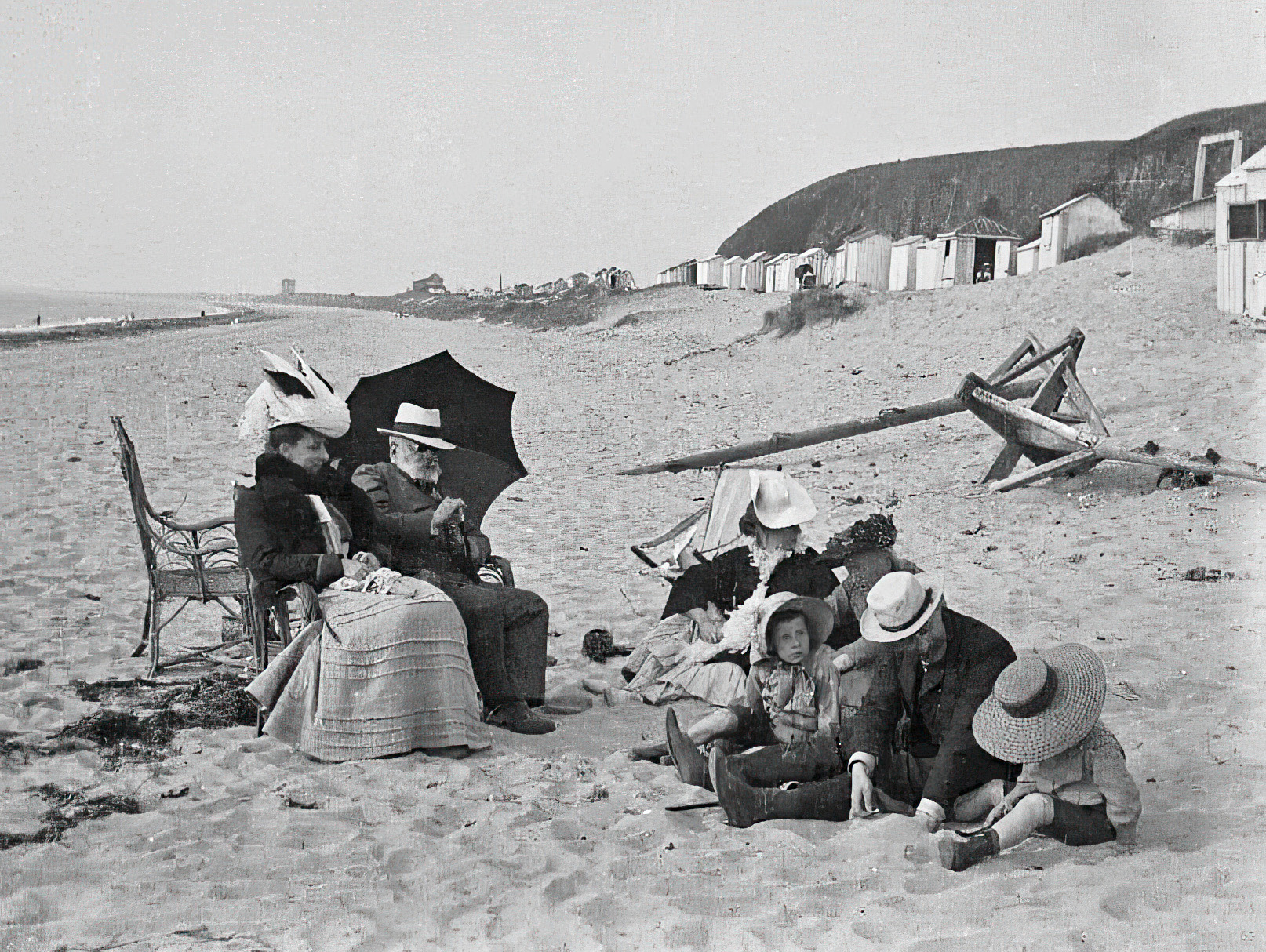 Plaża w Donville-les-Bains, przełom XIX i XX w.; zdjęcie: domena publiczna