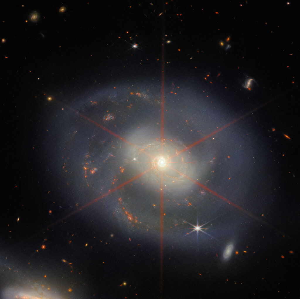 Spiralna galaktyka NGC 7469, oddalona o 220 mln lat świetlnych od Drogi Mlecznej (w kierunku gwiazdozbioru Pegaza). Zdjęcie wykonane z teleskopu Webba; zdjęcie: ESA/Webb, NASA &amp; CSA, L. Armus, A.S. Evans
