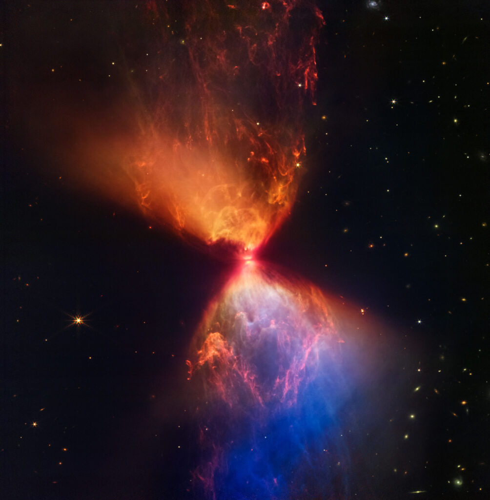 Ognista klepsydra: protogwiazda L1527 w gwiazdozbiorze Byka. Zdjęcie wykonane z teleskopu Webba; zdjęcie: NASA, ESA, CSA, STScI, J. DePasquale (STScI)