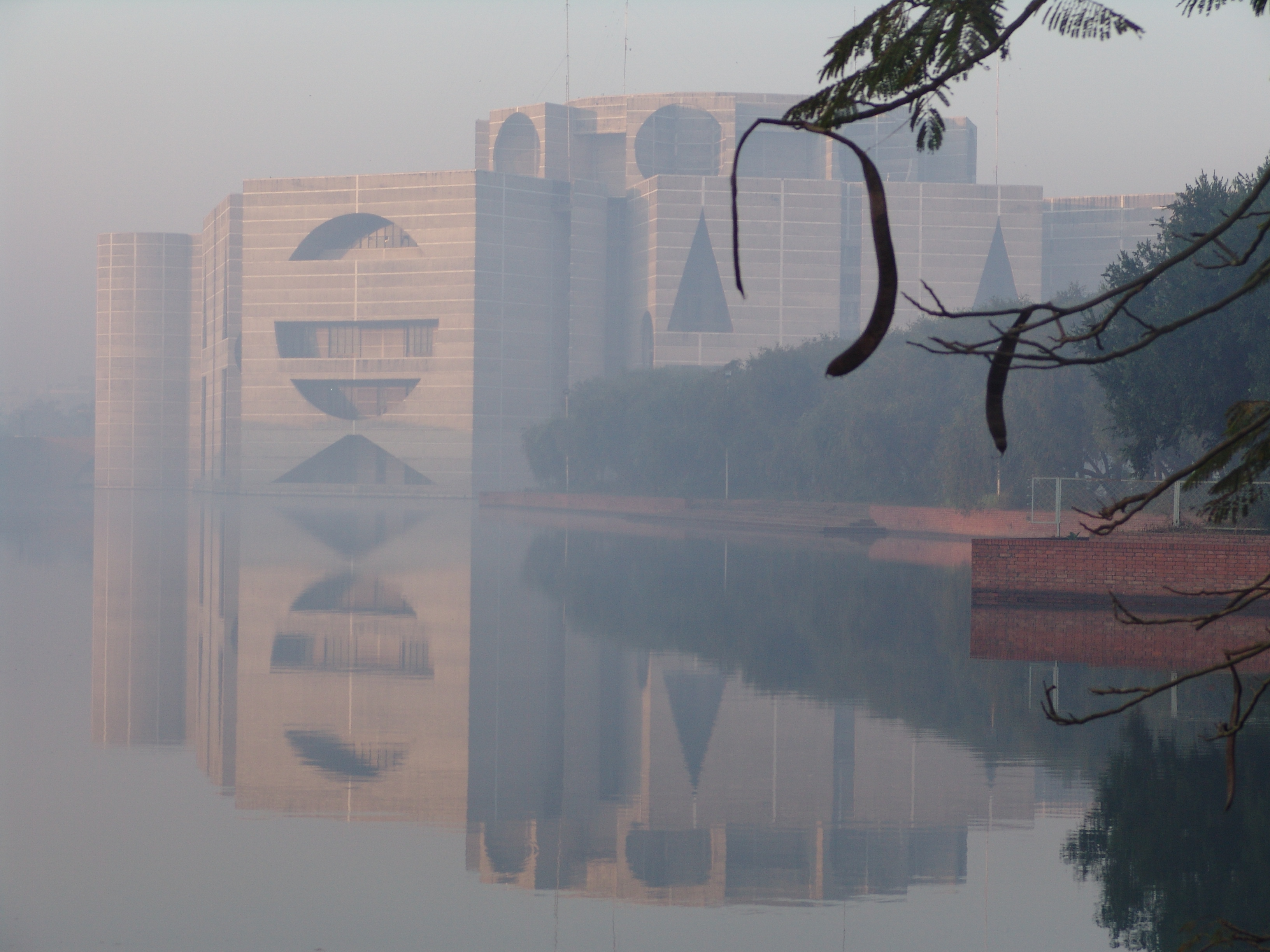 Louis Kahn i&nbsp;mistyka architektury Parlament Bangladeszu w&nbsp;Dakce