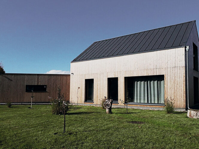 A&nbsp;Wooden House Powered by the Sun