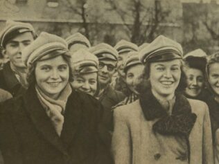 Czapki studenckie – moda czy obyczaj?