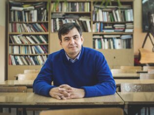 Jeśli szkoła jest dzisiaj do czegoś potrzebna – rozmowa z nauczycielem Mirosławem Skrzypczykiem