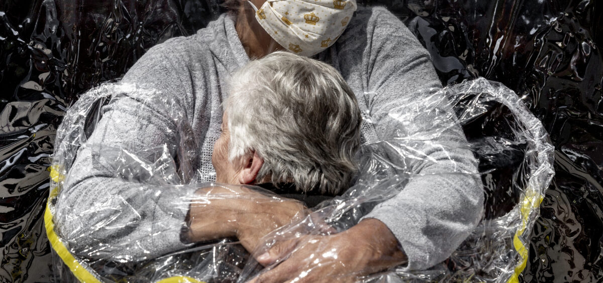 Czułość na dystans, czyli World Press Photo 2021 „Przekrojowym” okiem
