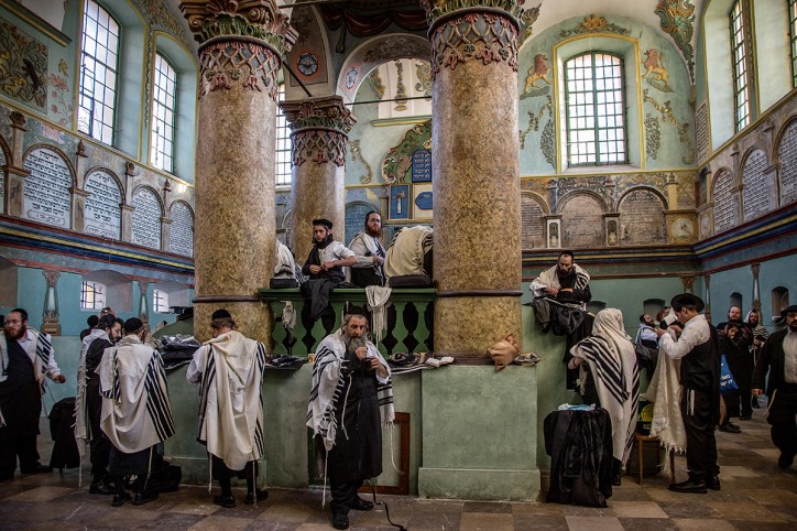 Poranna modlitwa (hebr. szachris) w synagodze, Łańcut (jid. Lancut), 2017 r./ fot. Agnieszka Traczewska