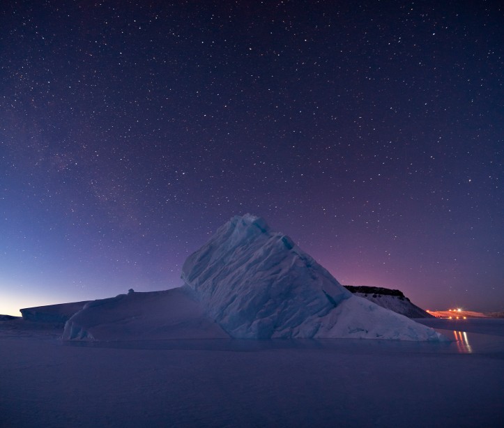 Góra lodowa w pobliżu Grenlandii/ Wikimedia Commons