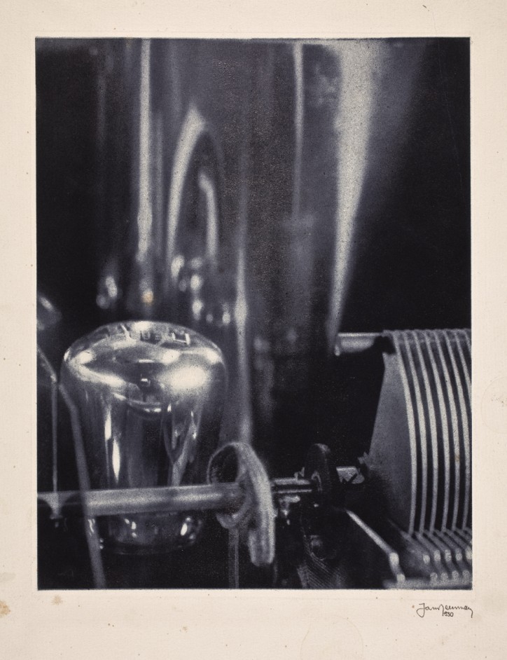 Jan Neuman, Bez tytułu (zbliżenie aparatury radiowej), 1929 r., kolekcja Muzeum Narodowego we Wrocławiu