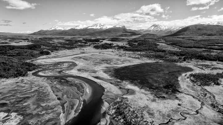 Krajobraz u ujścia kanału Beagle, Argentyna. Czekamy aż wiatry w Cieśninie Drake'a nieco złagodnieją; zdjęcie: Maciek Jabłoński (F11 / f11-photo.pl)