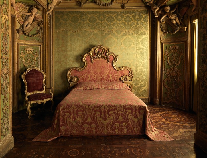 sypialnia zaprojektowana prawdopodobnie przez Abbondio Stazio, pałac Ca'Sagredo, Wenecja, ok.1720 r./MET Museum