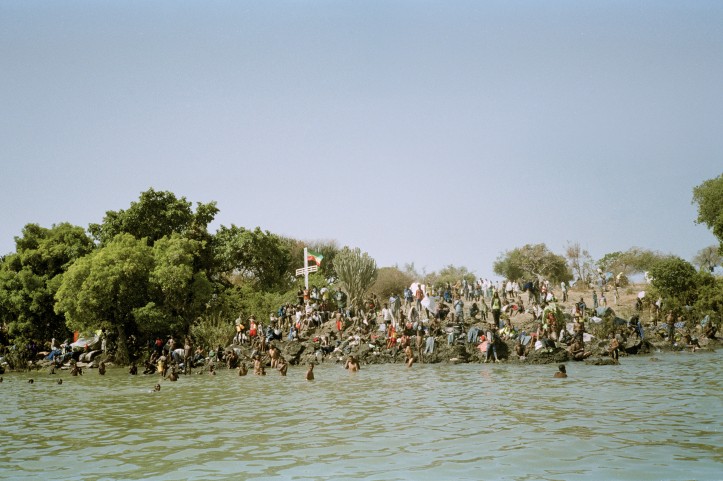 Monastyr na jeziorze Tana. Wspólna kąpiel młodych i starych. /zdjęcie: Paulina Wilk