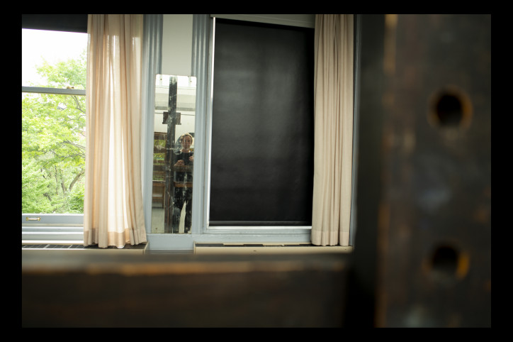 Wnętrze mieszkania-pracowni Edwarda Hoppera w Nowym Jorku, widok na stronę południową