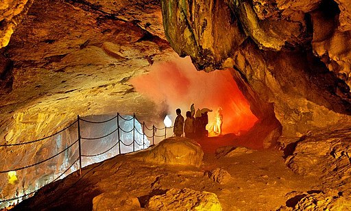 Jaskinia czarownic w Zugarramurdi; źródło: Wikimedia Commons