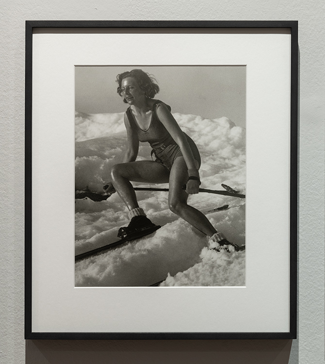 zdjęcie Leni Riefenstahl, wystawa „Nie tylko Bauhaus. Międzywojenna fotografia niemiecka i polskie tropy”, Międzynarodowe Centrum Kultury, Kraków