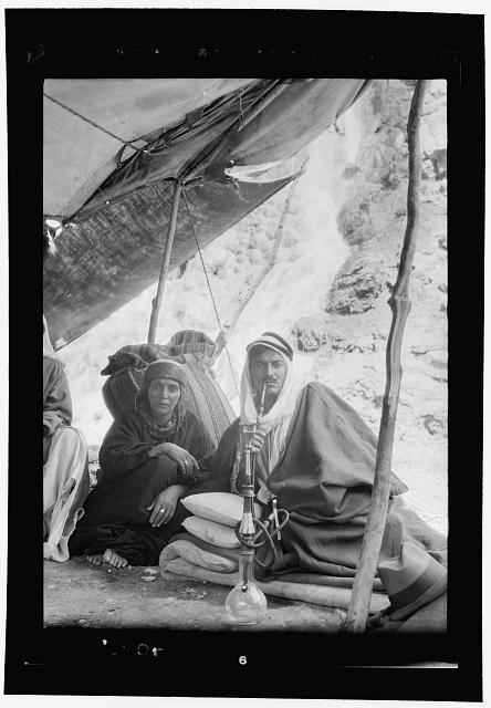 Beduini w Transjordanii, źródło: Biblioteka Kongresu (domena publiczna)