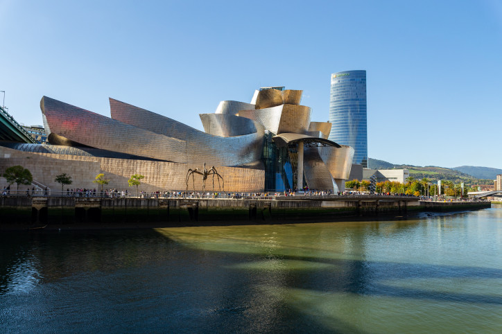 Muzeum Guggenheima w Bilbao, zdjęcie: David Vives/Unsplash