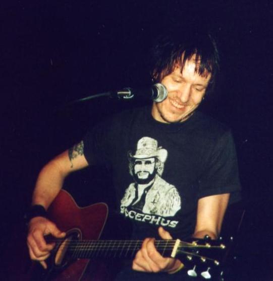 Elliott Smith (2003 r.), CC BY-SA 3.0