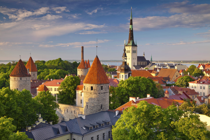 Stolica Estonii, kiedyś perła średniowiecznej Hanzy, współcześnie zajmuje 7. miejsce na liście najbardziej „inteligentnych miast” świata; zdjęcie: Rudy Balasko/iStock by Getty Images