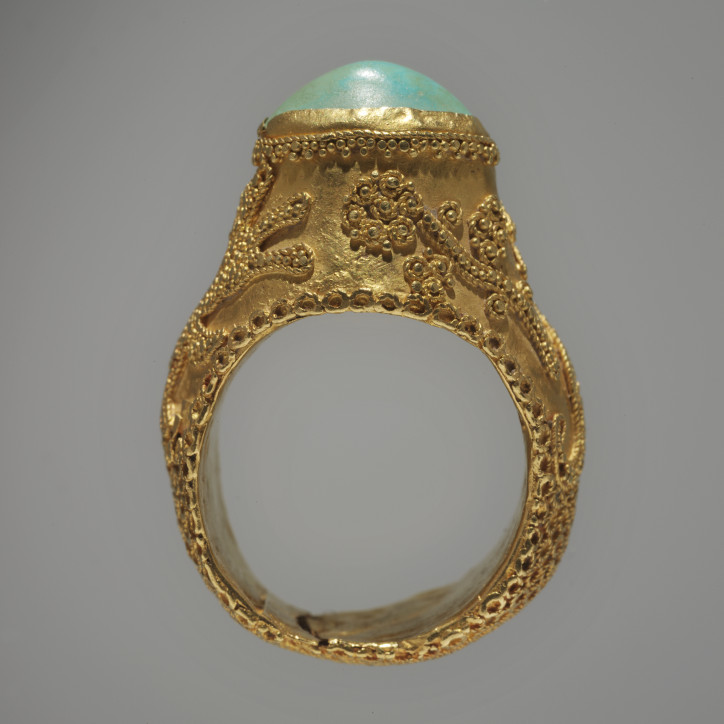 Persian ring with turquoise, 13th century; photo: courtesy of RISD Museum, Providence, RI